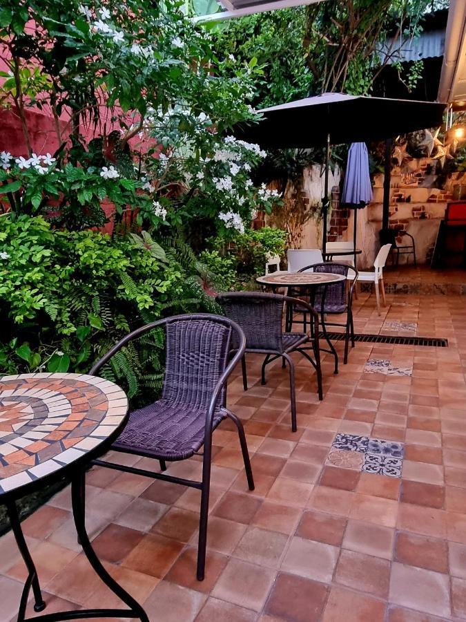 Amina Inn Flores Eksteriør bilde